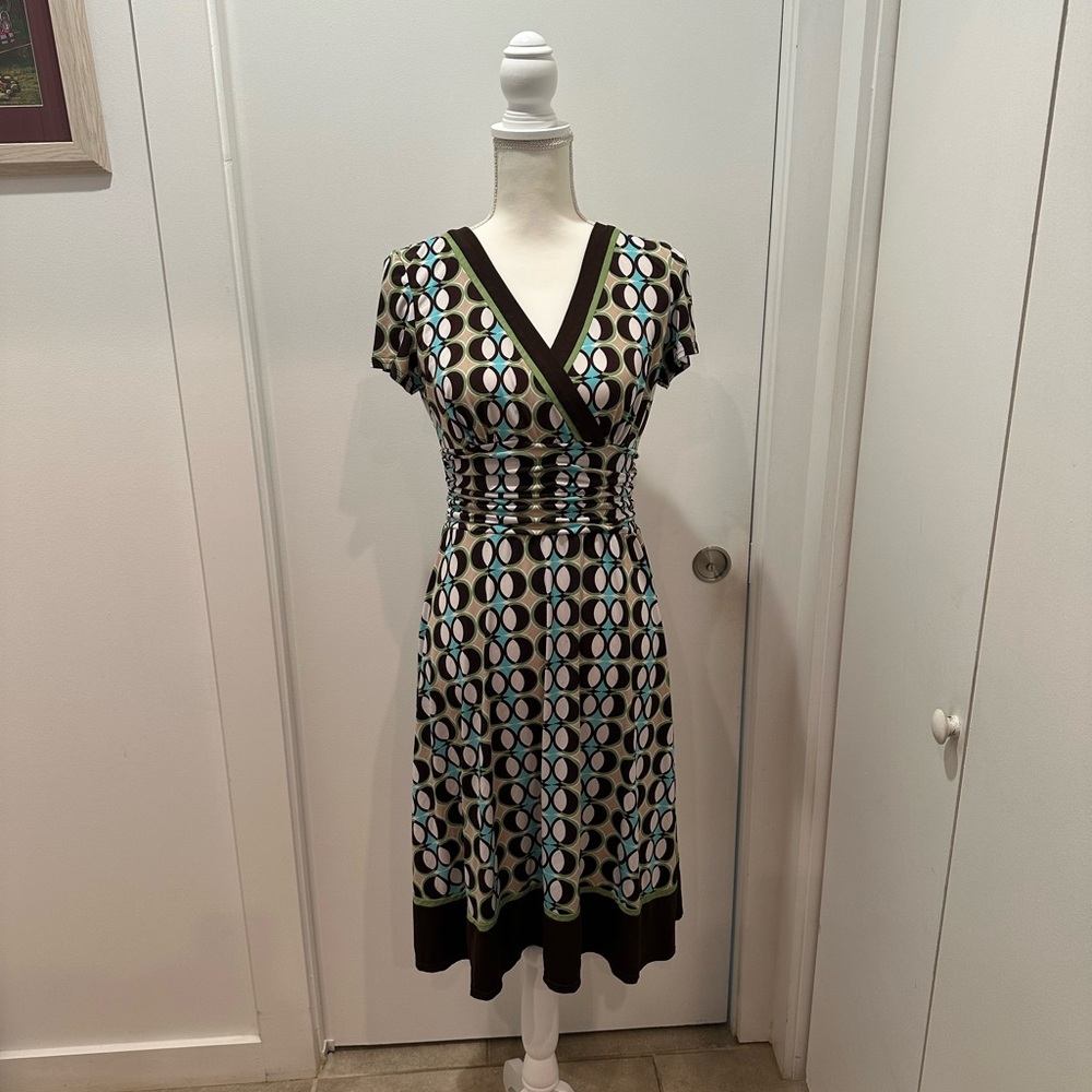 Sandra Darren Dress Size 10. Great condition Very clean Smoke free. Dims in pics